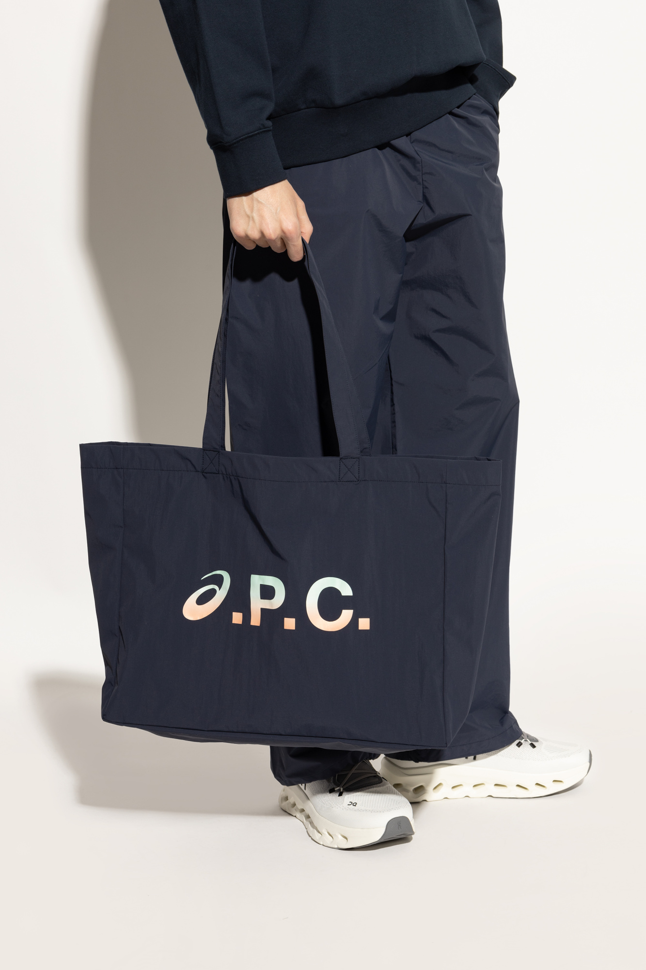トートバッグ A.P.C. NAVY BLUE FABRIC A.P.C. X ASICS DIANE SHOPPING BAG Diane Rue Madame shopping bag | A.P.C.
